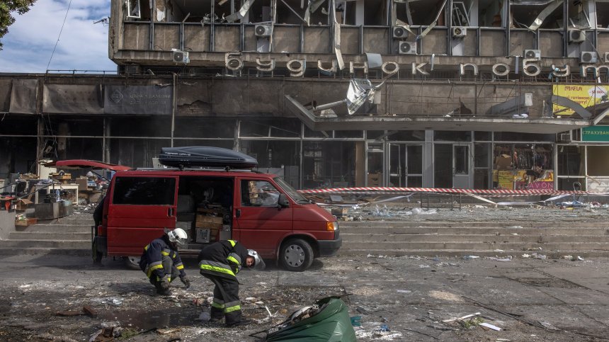 Обстрел в Славянск, най-малко един човек е загинал, поразиха и университети