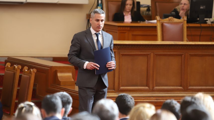 "Продължаваме промяната": Поемаме водеща роля - демокрацията или диктатора ще изберем
