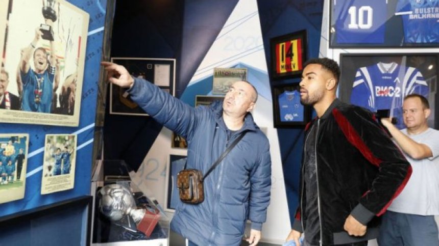 Мъри показа на Сонко купите на "Левски" (+ВИДЕО)