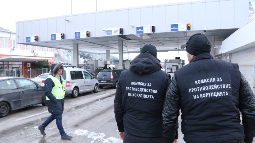 Арестуваха цяла смяна граничари и митничари при акция на "Калотина" (Обновена)
