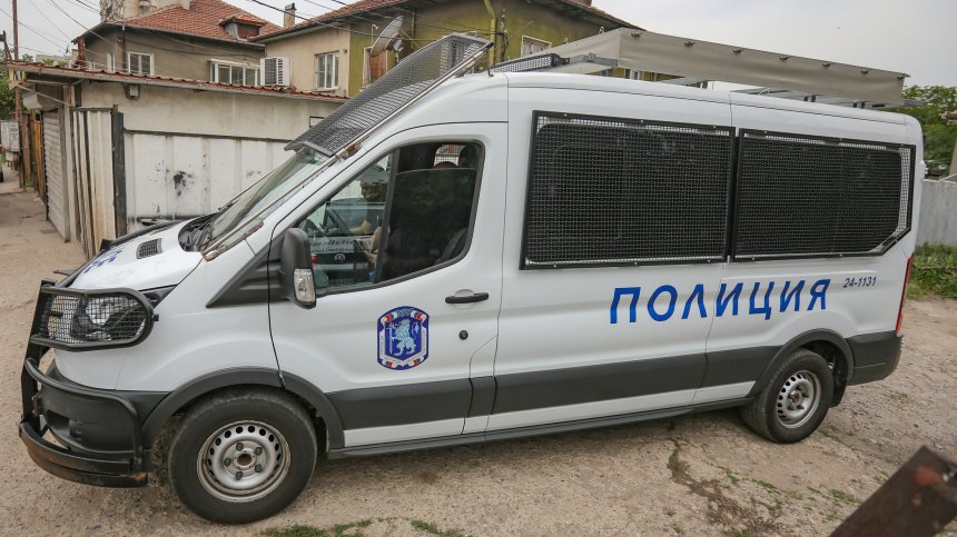 86-годишен мъж заплаши с пистолет служители в офис на мобилен оператор