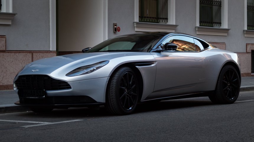 Компанията Aston Martin е затънала в дългове за $1,4 млрд.