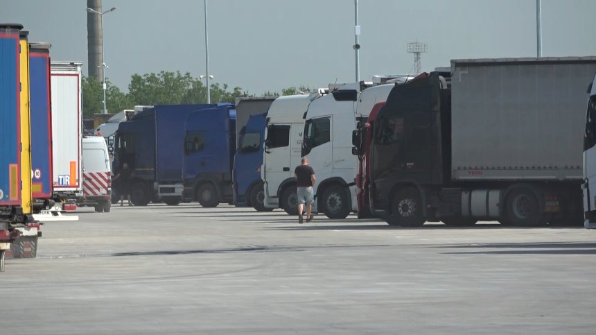 Средно 250 евро на ден губи всеки шофьор на камион в очакване на Шенген по суша