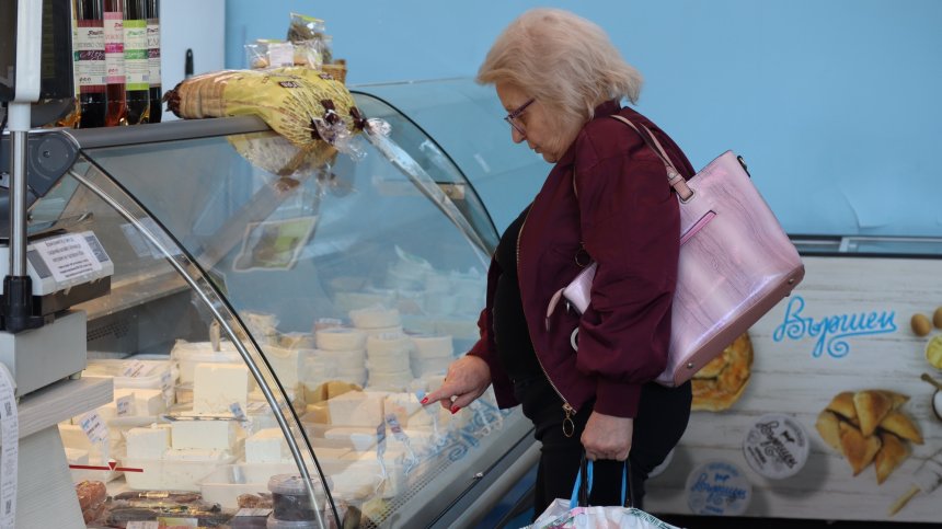 Млечните продукти поскъпнаха до безобразие, хората са принудени да купуват вносни