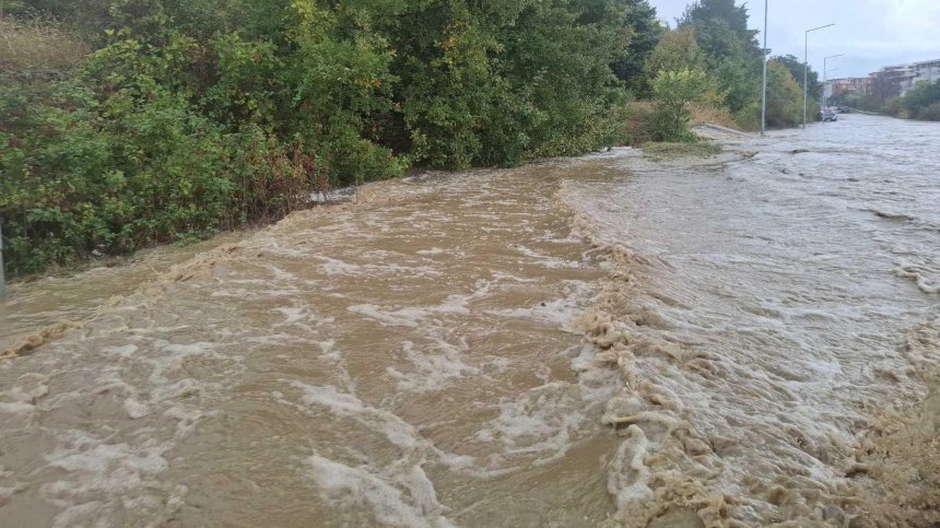 Село Митино е под вода от след скъсана стена на частен язовир