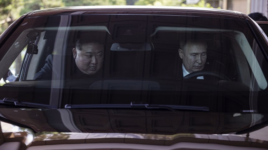 Путин подари на Ким Чен Ун руска лимузина и го повози