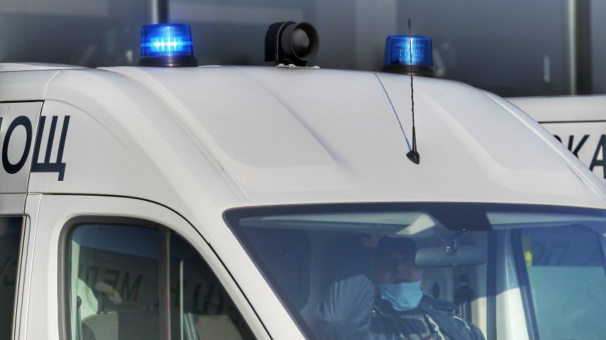 Жена отнесе бариера и кабинка с охранител на паркинг в Благоевград