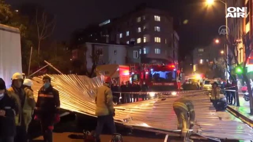 Буря отнесе покриви и изкорени дървета в Истанбул, трима са ранени (ВИДЕО)