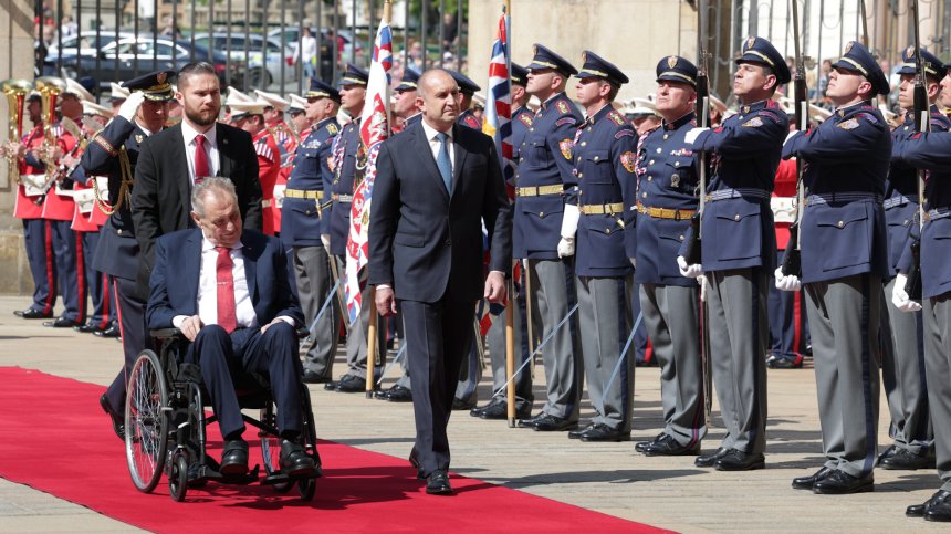 Радев в Чехия: Спирането на доставките на петрол няма да е добре за нашите икономики