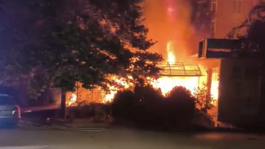 Заради голям пожар във Велико Търново затвориха улица