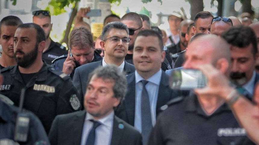 Сложната политическа ситуация у нас е заради процеси, започнали още на 4 април?
