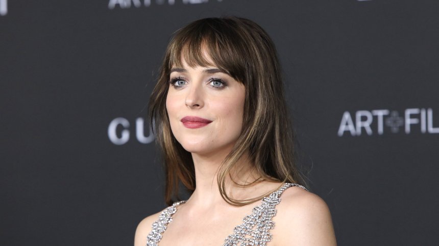 Любов пред целия свят: Крис Мартин направи серенада на Дакона Джонсън