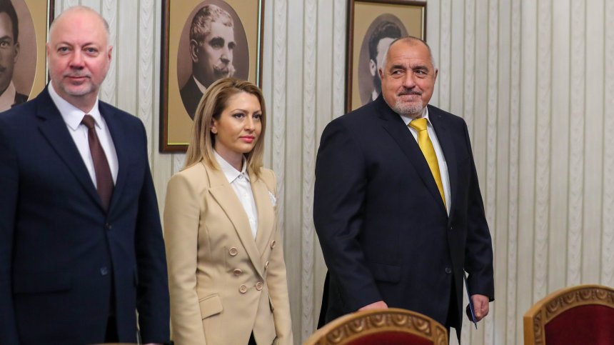 На масата е редовно правителство между ГЕРБ, ИТН и БСП