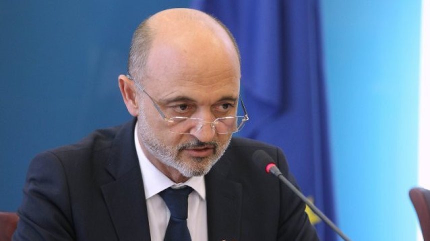 Меджидиев: Прекратяваме договора с Pfizer, нямаме нужда от повече ваксини