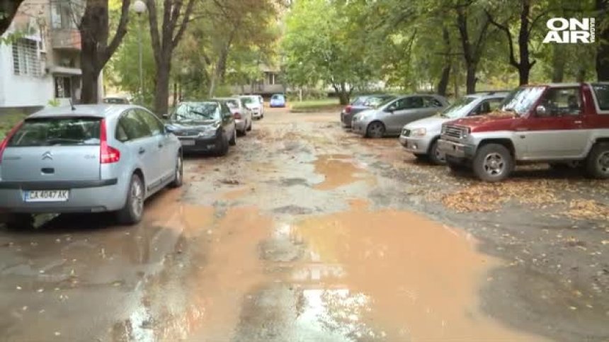 Наводнени улици и кал от години тормозят жители на "Красно село"
