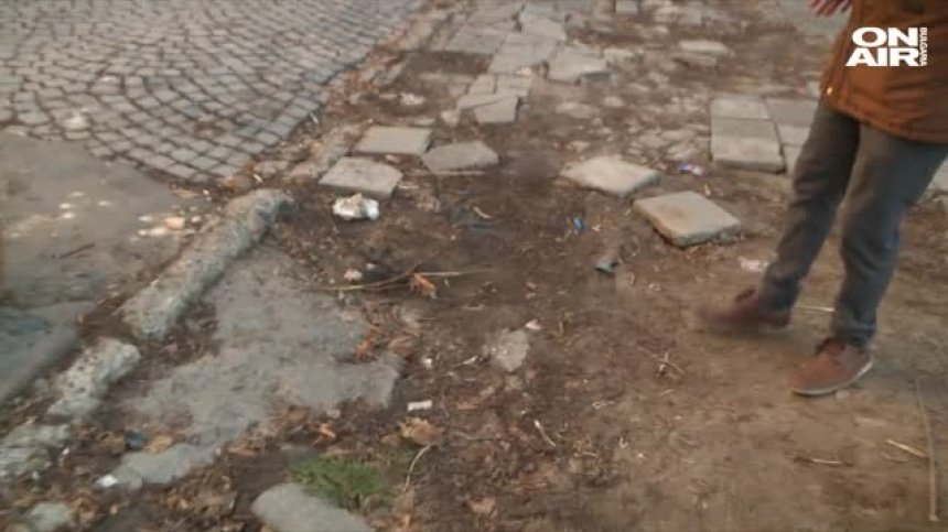 Разбит тротоар, превърнат в капан за коли, изправи на нокти столичани