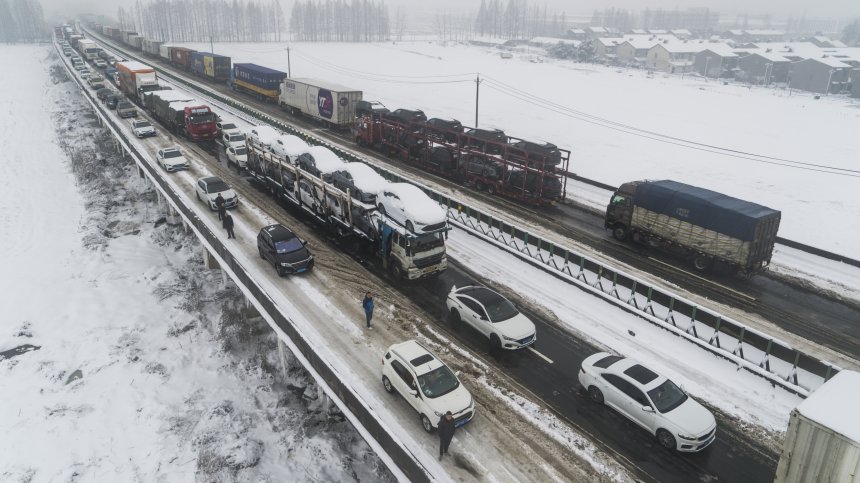 Студ и сняг блокираха пътуванията за Лунната нова година в Китай