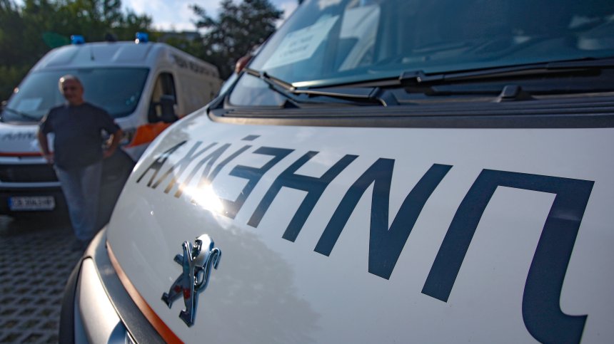 Верижна катастрофа с три коли блокира движението по пътя Вeлико Търново - Русе