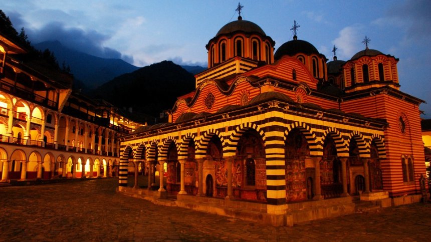 Коронавирус в Рилския манастир, монах е в "Пирогов"