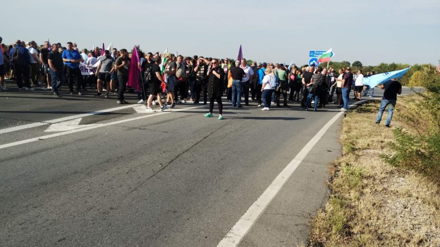 Миньори и синдикати блокираха страната: Искаме да живеем нормално, този път ще има кръв