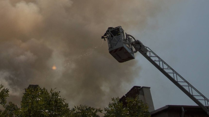 Мъж загина при пожар в жилището му на 18-ия етаж в блок в София
