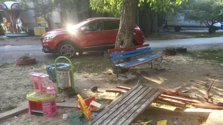 Пиян шофьор се вряза в детска площадка в София след гонка с полицията