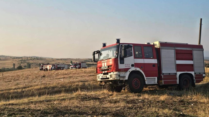 Затвориха АМ "Марица" заради пожара в Харманлийско