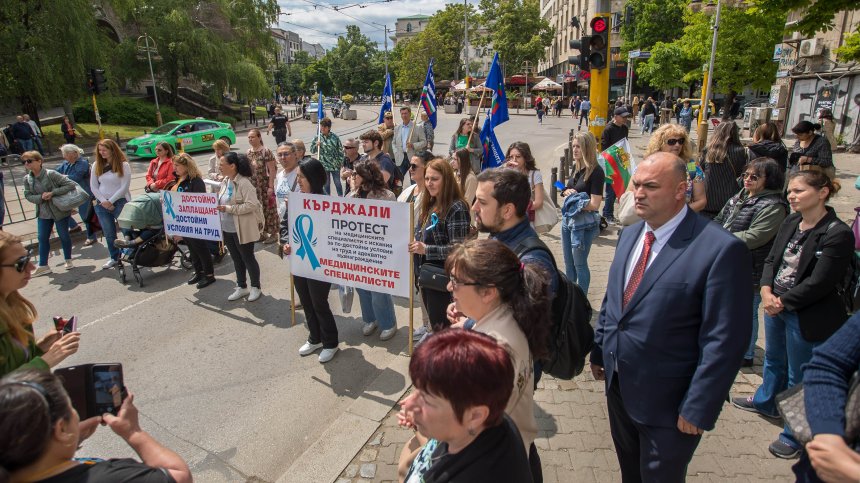 Здравният министър за протеста на медицинските сестри: Предприели сме мерки