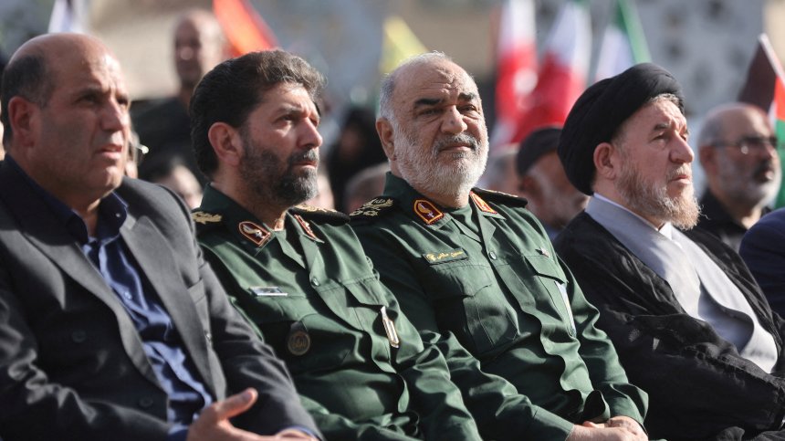 В Иран са убити висши военни, аятолах Али Хаменей обеща сурово наказание за Израел