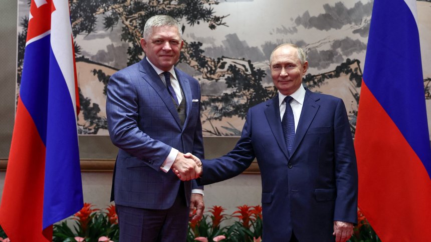 Хиляди в Словакия протестират срещу политиката на Роберт Фицо