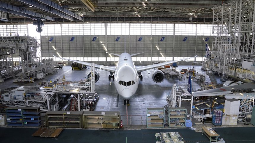 Boeing забавя поръчки за 787 заради дефект