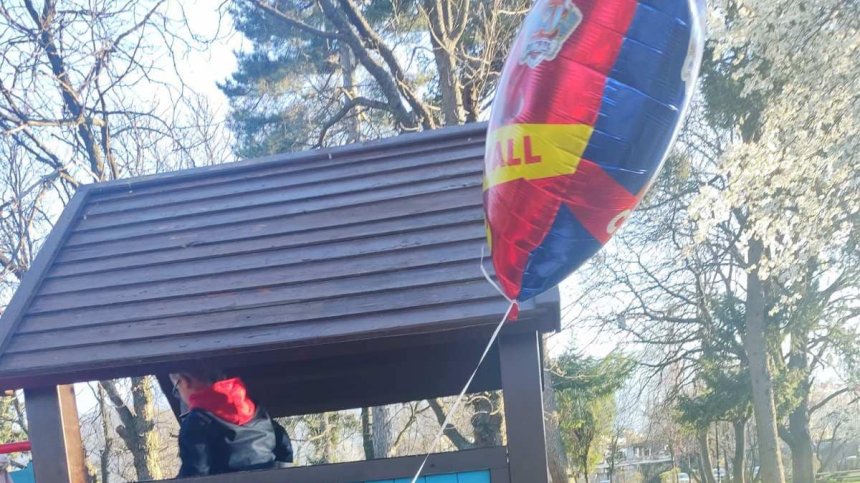 Балон с хелий се спука и възпламени, дете в София е с изгаряния по лицето