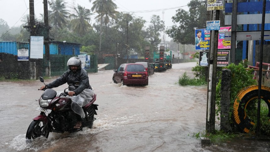 Българи са в капана на наводненията в Шри Ланка, жертвите са над 60