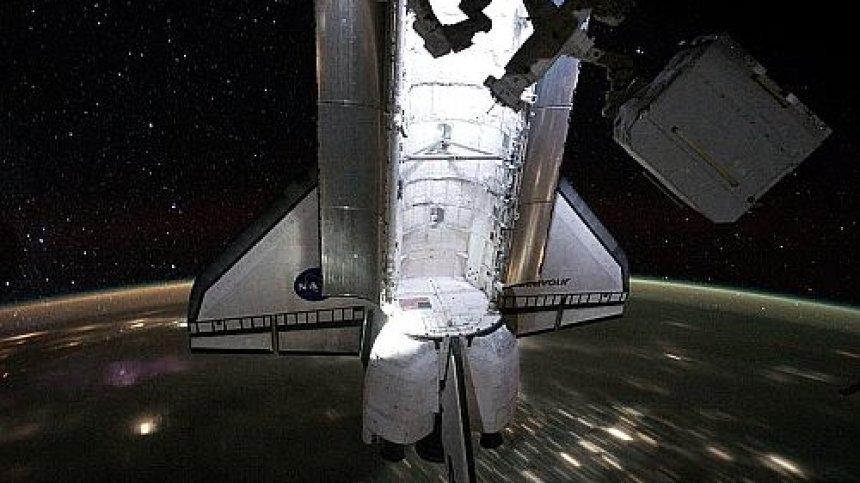 Endeavour направи последно си нощно приземяване