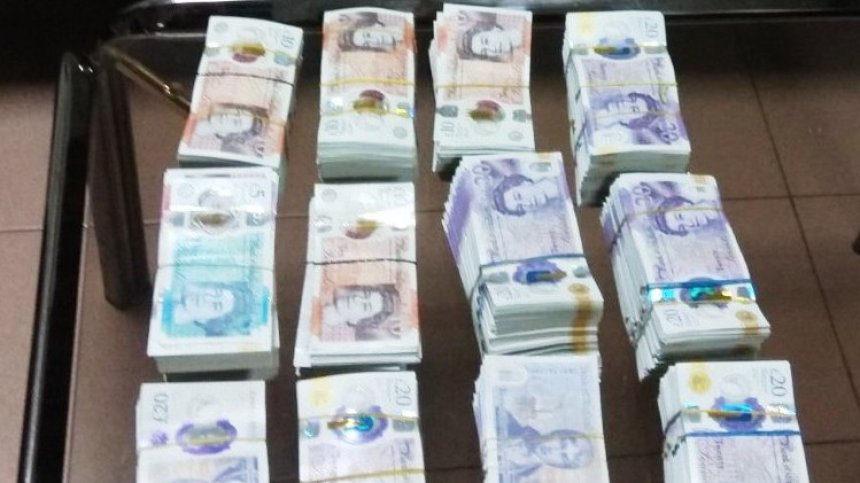 Митничари задържаха над 400 хил. лв. недекларирана валута по Коледа