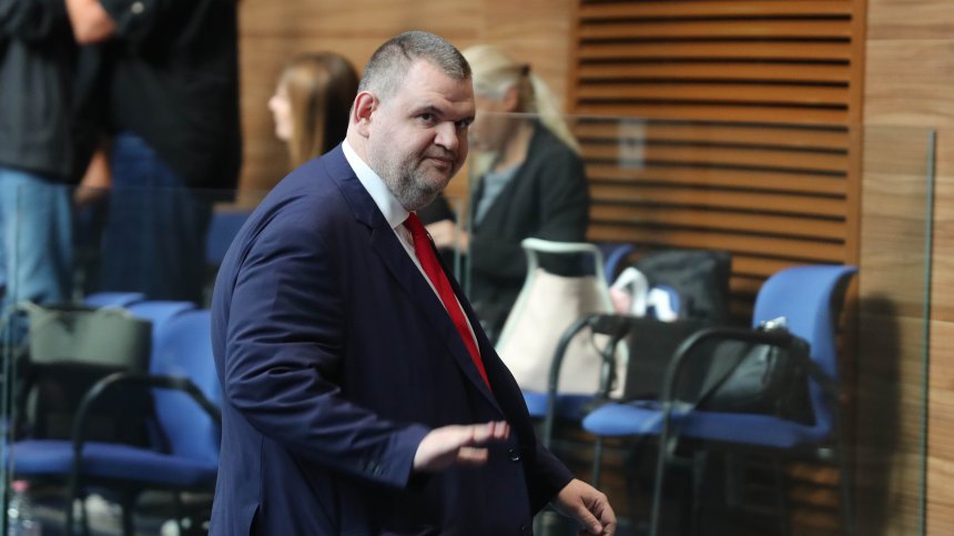 Пеевски сезира прокуратурата за ремонта на "Топлофикация" в "Дружба"