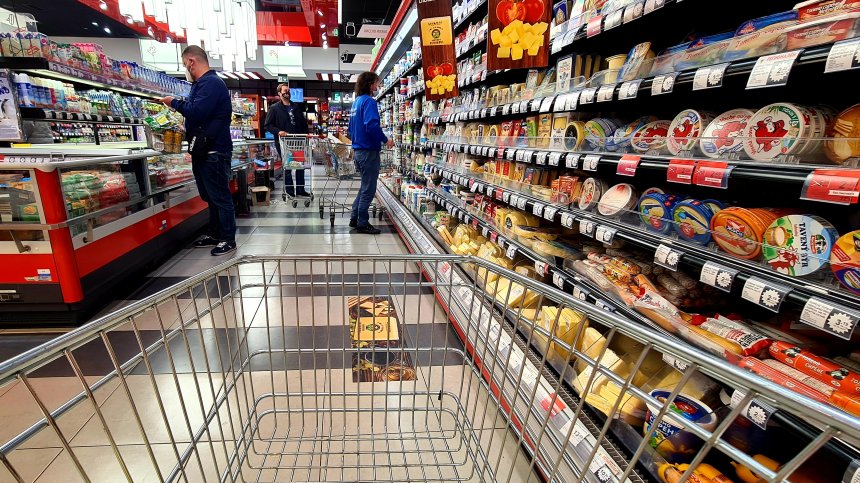 Череши и ябълки поевтиняват, сирене, кашкавал и брашно поскъпват