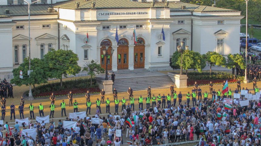 Пореден ден на недоволство, блокираха сърцето на София