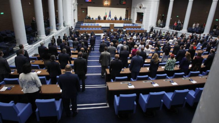 Дончев и петима министри на изслушване в парламента