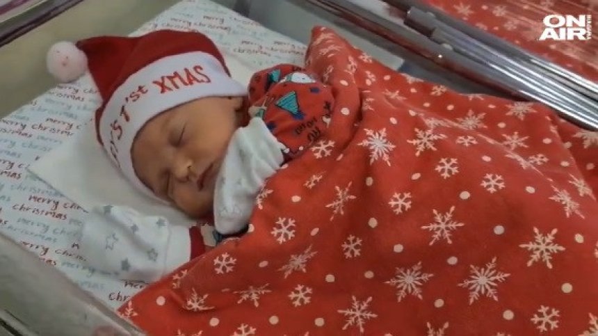 Коледен дух завладя родилното отделение на една от русенските болници
