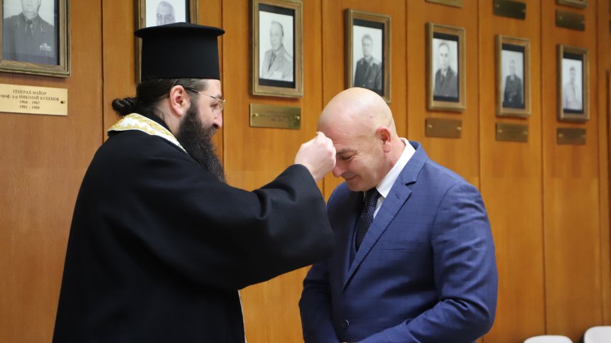 Свещеници благословиха медици и пациенти във ВМА