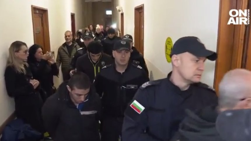 Сирийците, прегазили полицаи в Бургас, пробваха да се измъкнат със споразумение