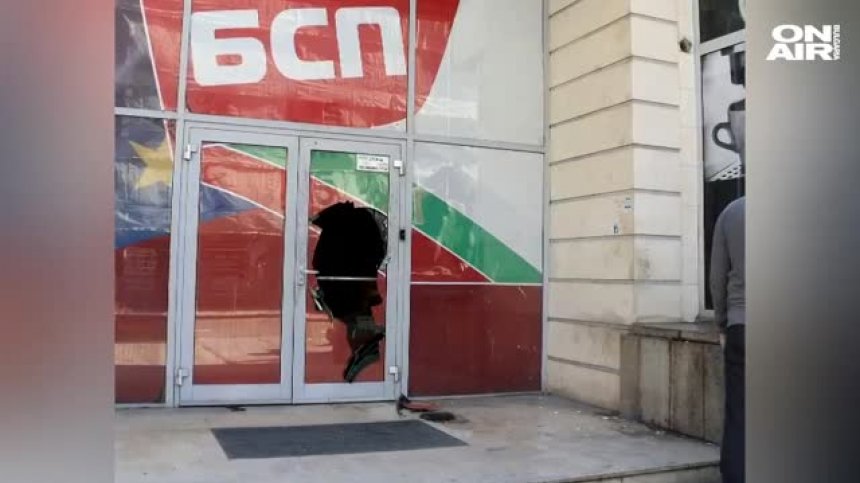 Арестуваха мъж, потрошил вратата на офиса на вестник "Дума"