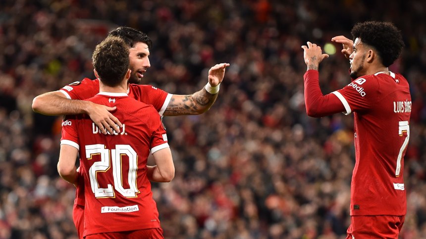 С късни голове "Ливърпул" спечели мърсисайдското дерби срещу 10 от "Евертън"