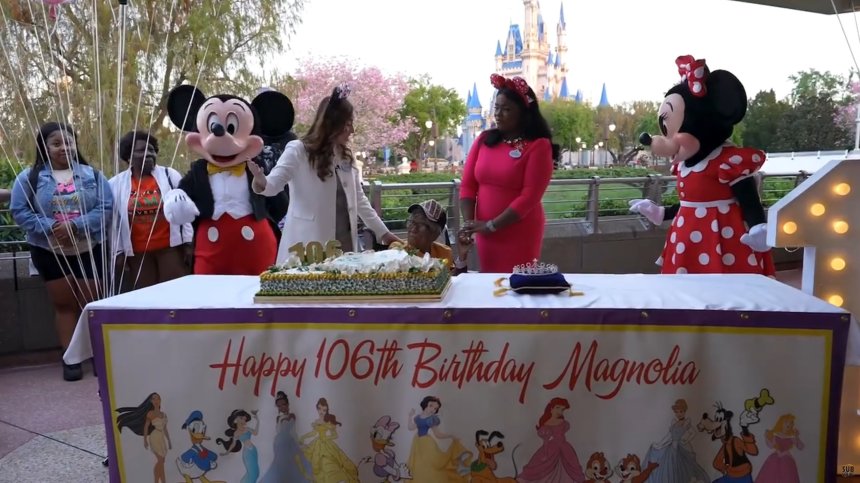 Да сбъднеш мечтата си на 106 години: Жена празнува рожден ден в "Дисниленд"