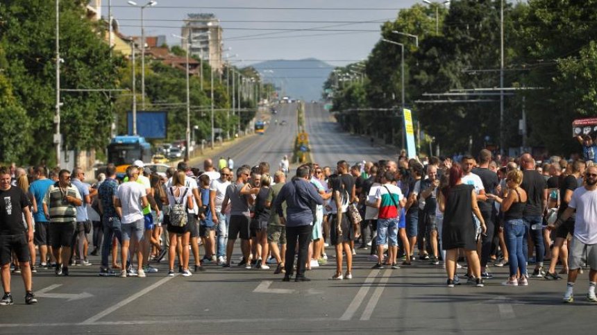 Рестораньорите излизат на национален протест, такситата ще ги подкрепят
