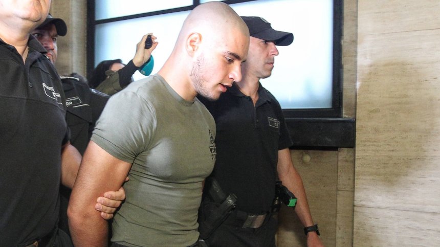 Обискираха дома на прокурорския син в Перник след нова закана за убийство