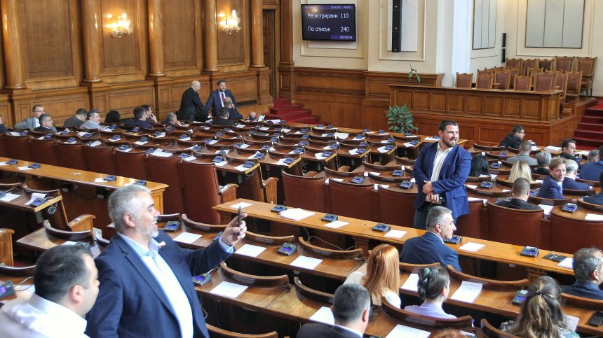 ГЕРБ, ДПС, ИТН и "Възраждане" провалиха заседанието на Народното събрание