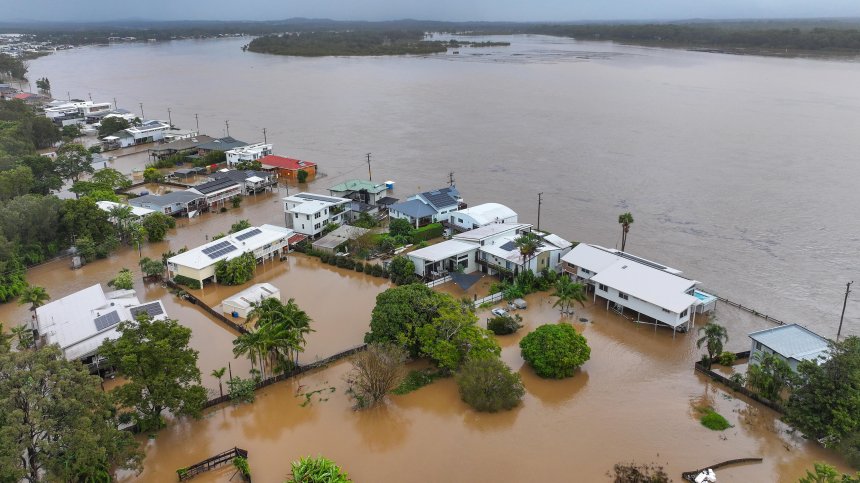 Наводнения в Австралия взеха жертви, 50 000 души се подготвят за евакуация (+СНИМКИ)