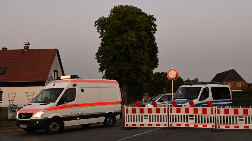 Масово сбиване в Германия вдигна полицията на крак, пострадаха и униформени